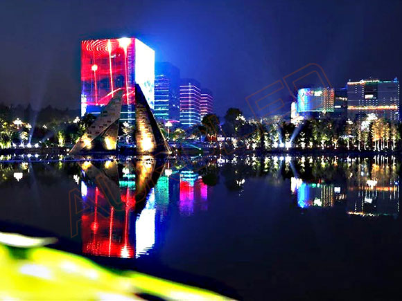 城市景觀亮化工程的興起對戶外<a href=http://www.chzys.com/toumingping/ target=_blank class=infotextkey>透明屏</a>發展的意義