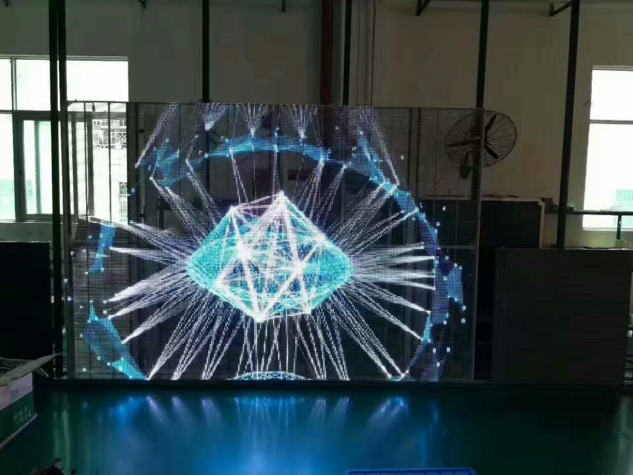 半戶外LED<a href=http://www.chzys.com/toumingping/ target=_blank class=infotextkey>透明屏</a>